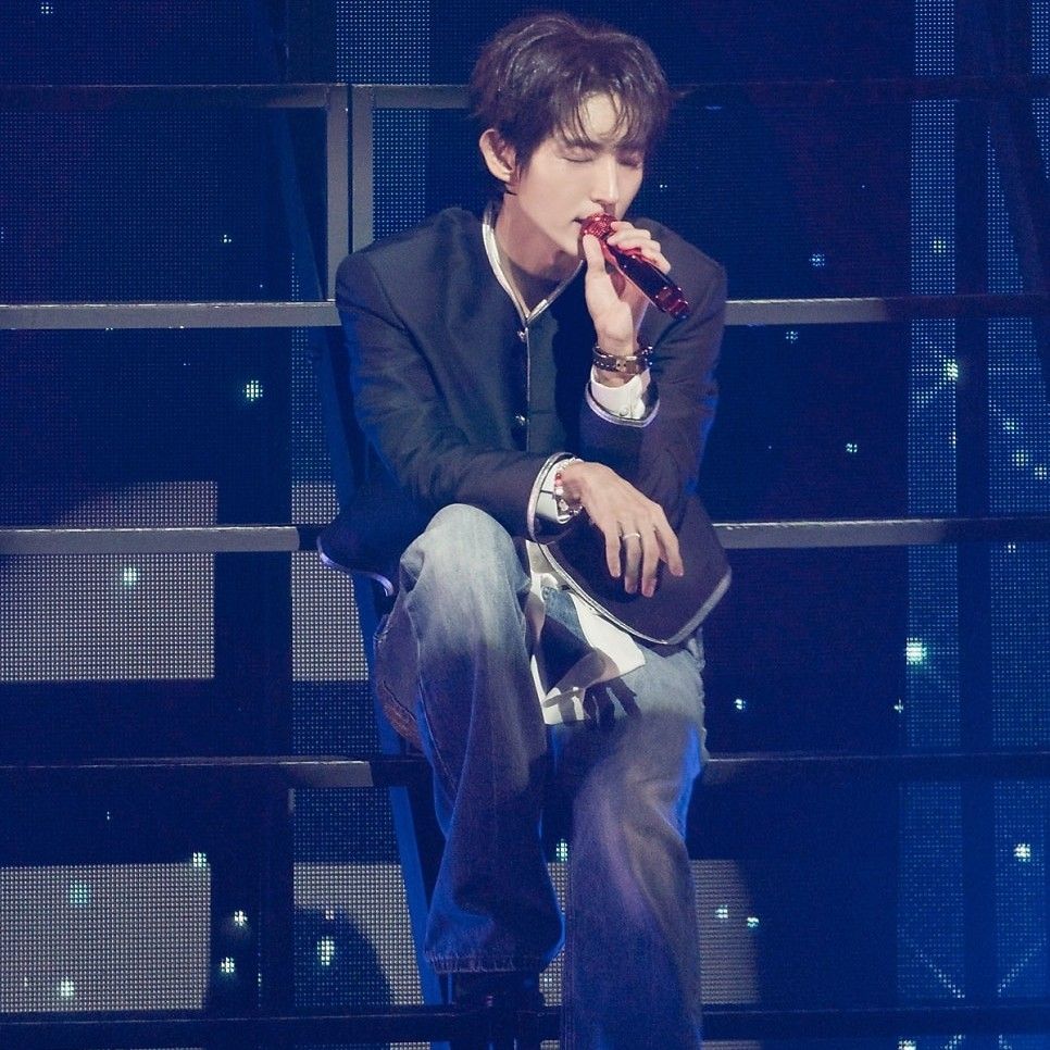 A moment captured by a fan of Lee Joongi