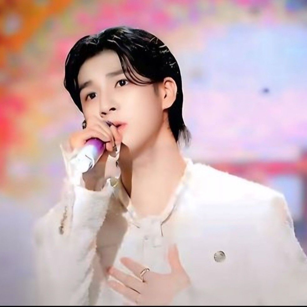 A moment captured by a fan of Jeong Dongwon