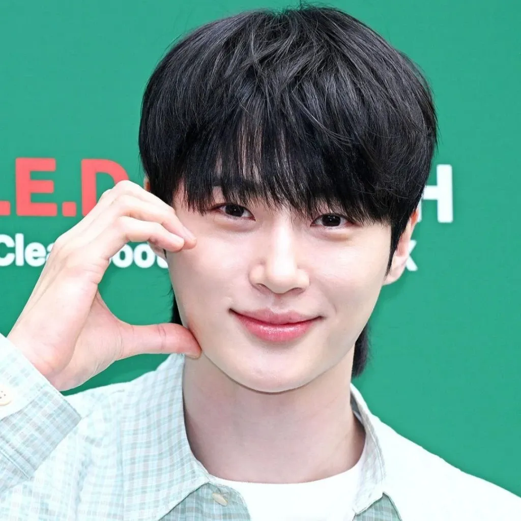 Latest photo of Byeon Wooseok