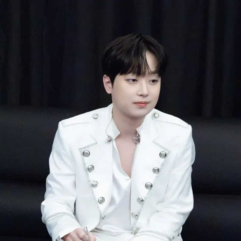 A moment captured by a fan of Lee Chanwon