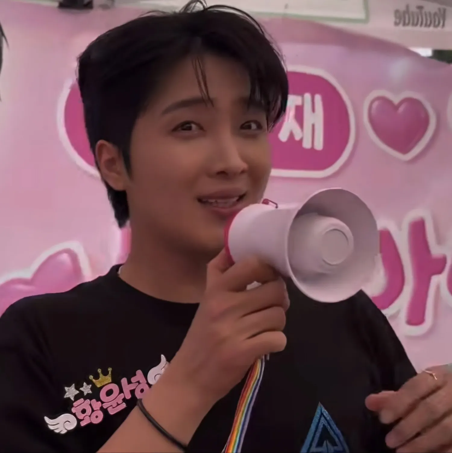 Behind-the-scenes cut of Hwang Yunsung