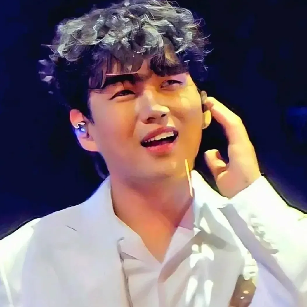 Latest photo of Hwang Youngwoong
