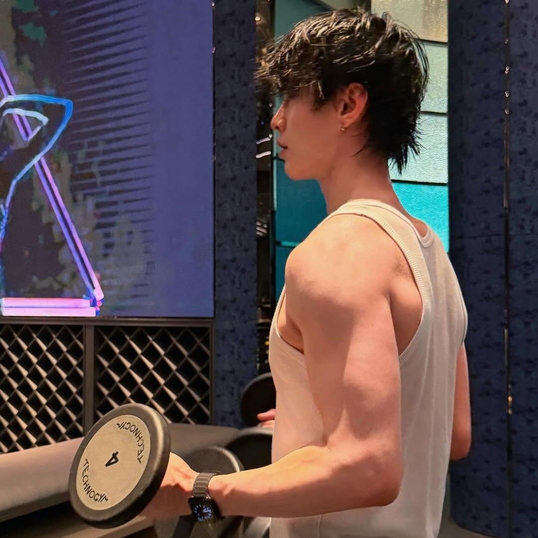 Behind-the-scenes cut of He Yu