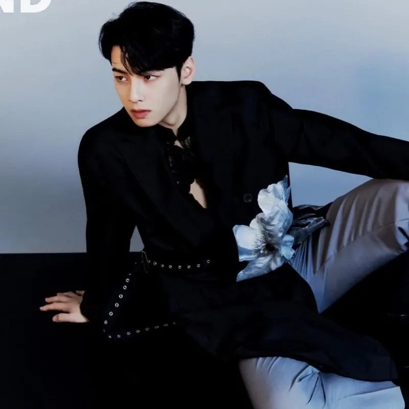 Behind-the-scenes cut of Cha Eunwoo