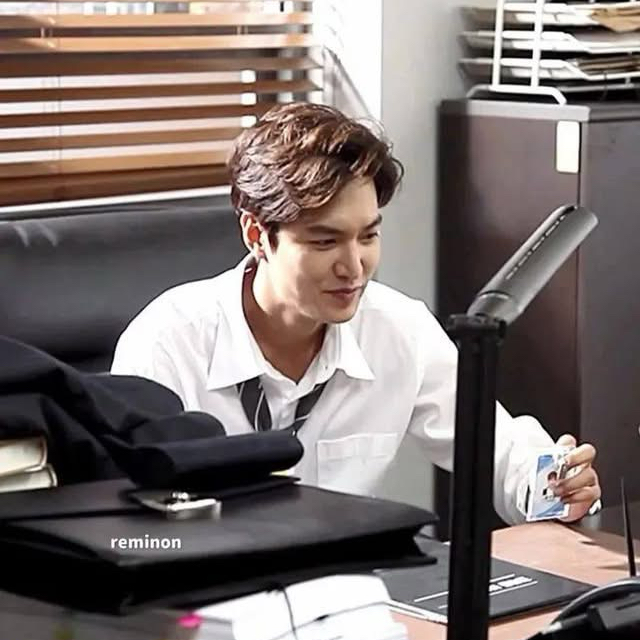 粉絲拍下的李敏鎬瞬間