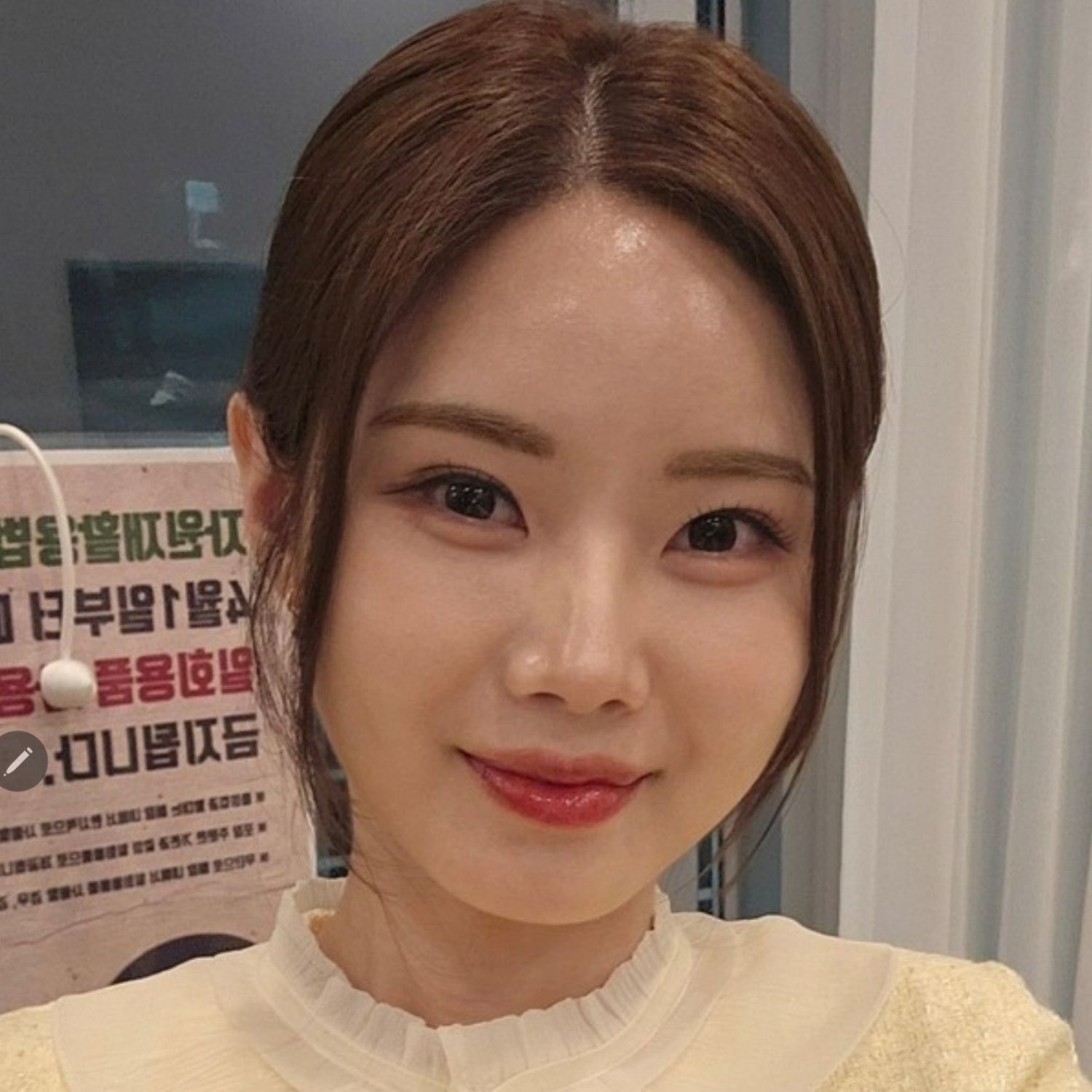 Behind-the-scenes cut of Bae Ahyeon