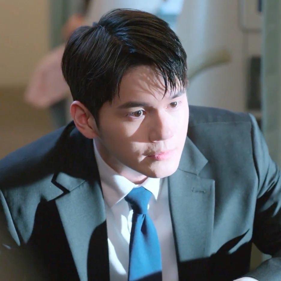 粉丝拍下的邕圣祐瞬间