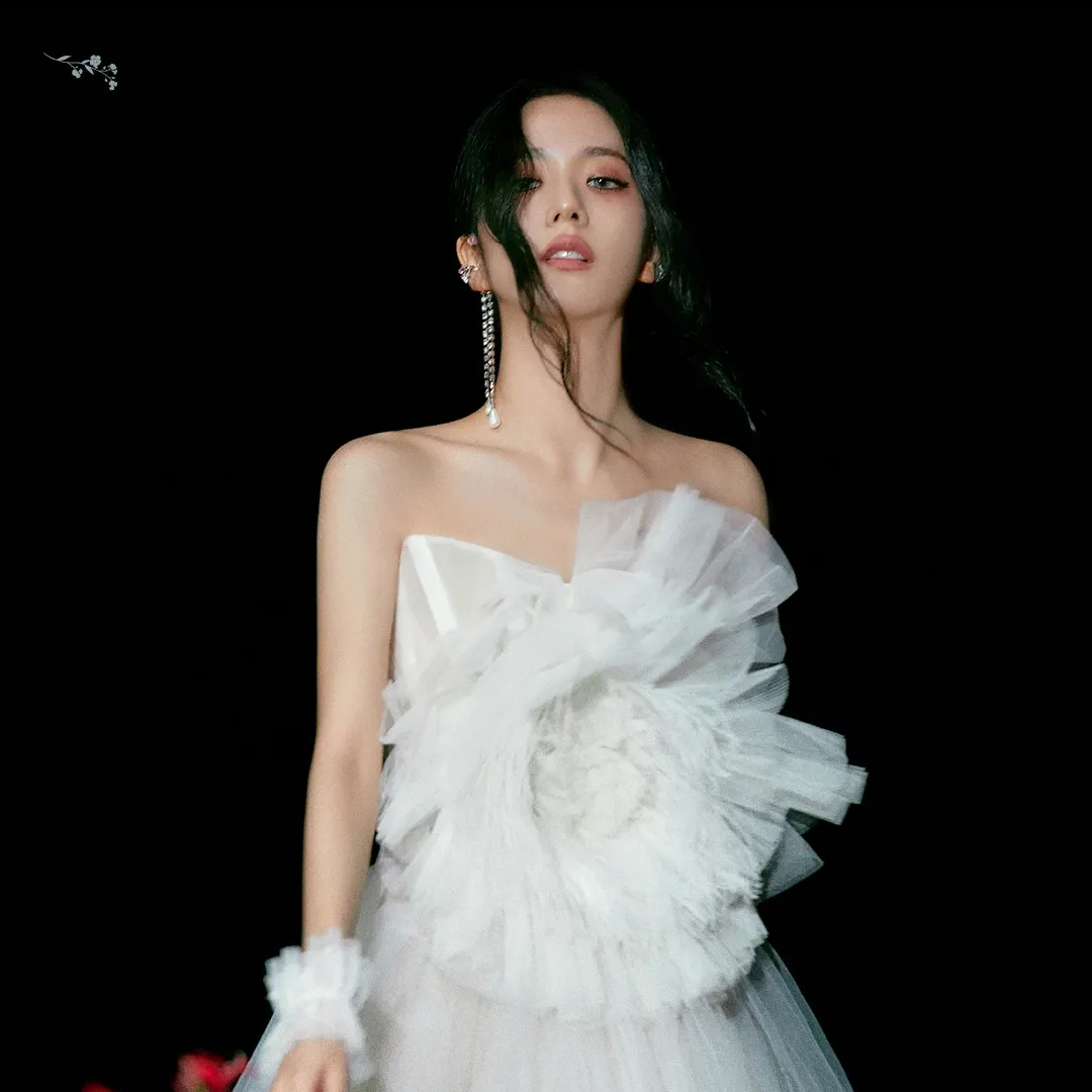 Behind-the-scenes cut of Jisoo (1995)