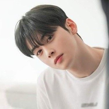 Recent activity shot of Cha Eunwoo