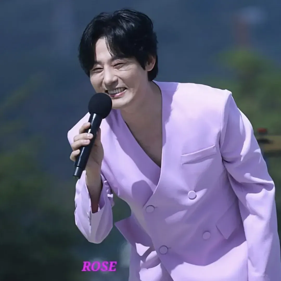 A moment captured by a fan of Kang Moonkyung