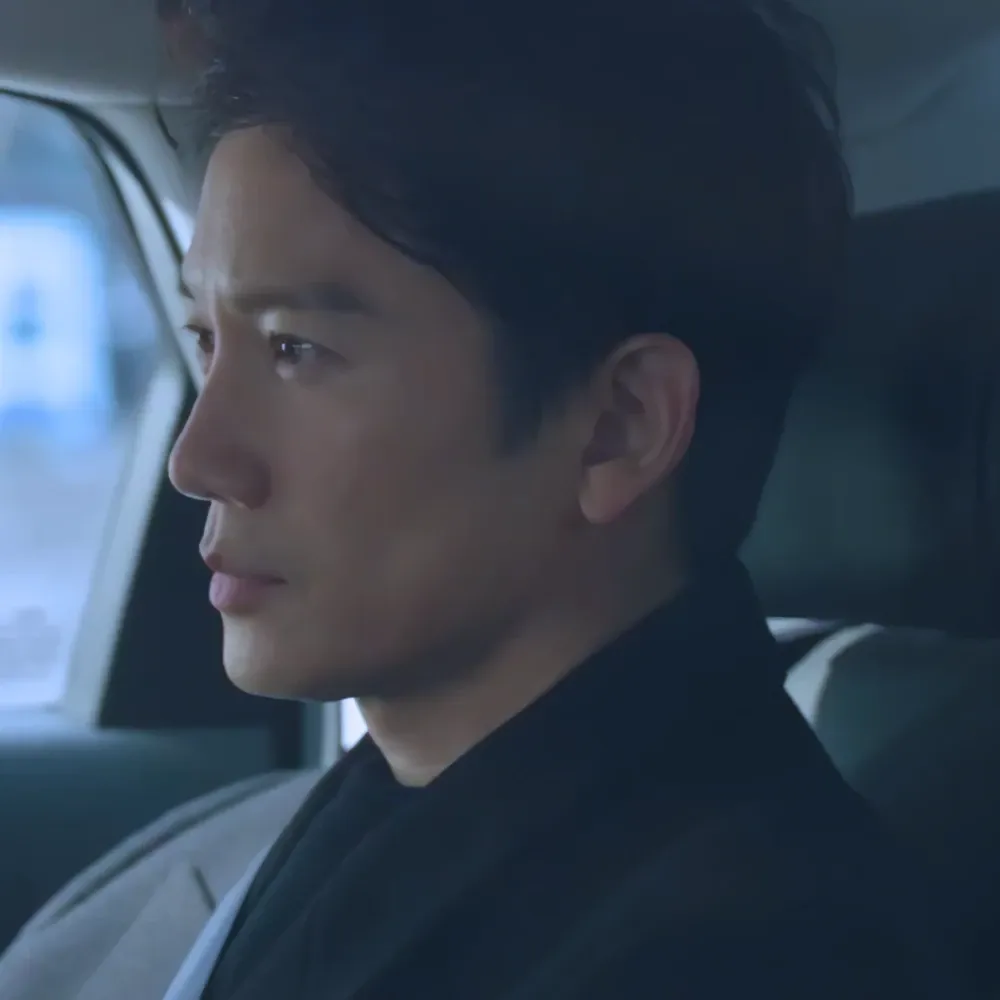 Behind-the-scenes cut of Ji Sung