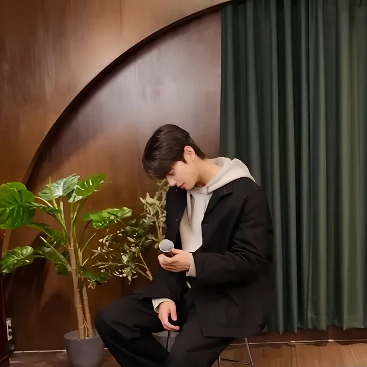 Latest photo of Cha Eunwoo