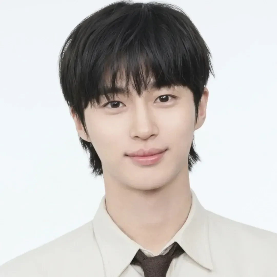 Behind-the-scenes cut of Byeon Wooseok