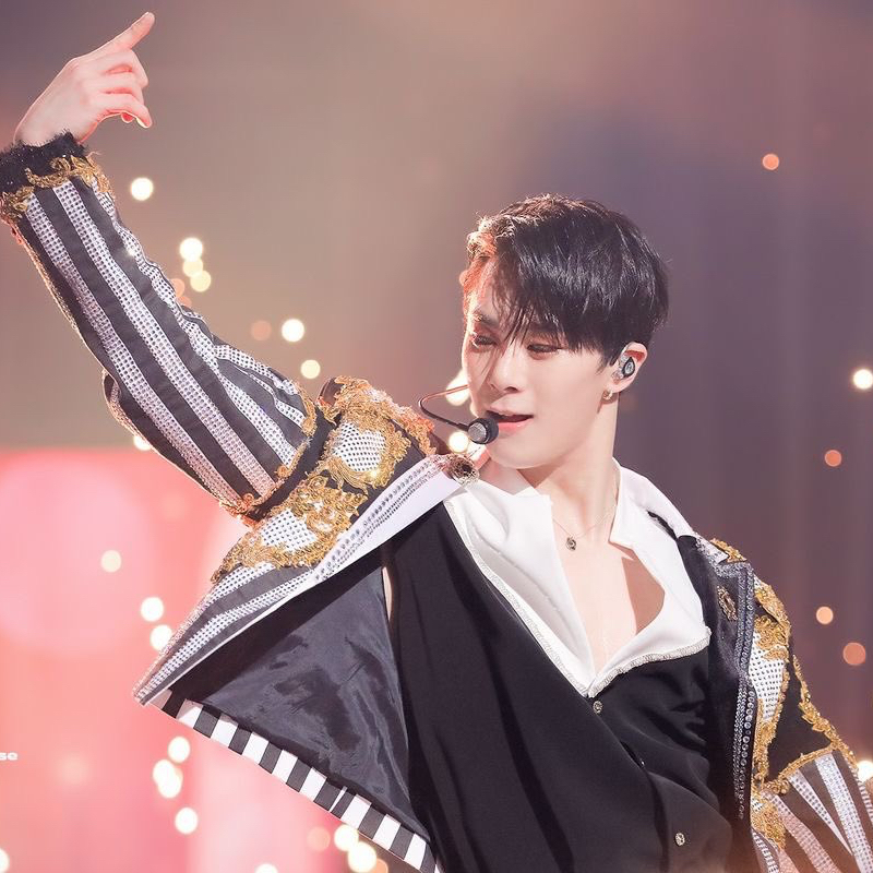 粉丝拍下的车银优瞬间