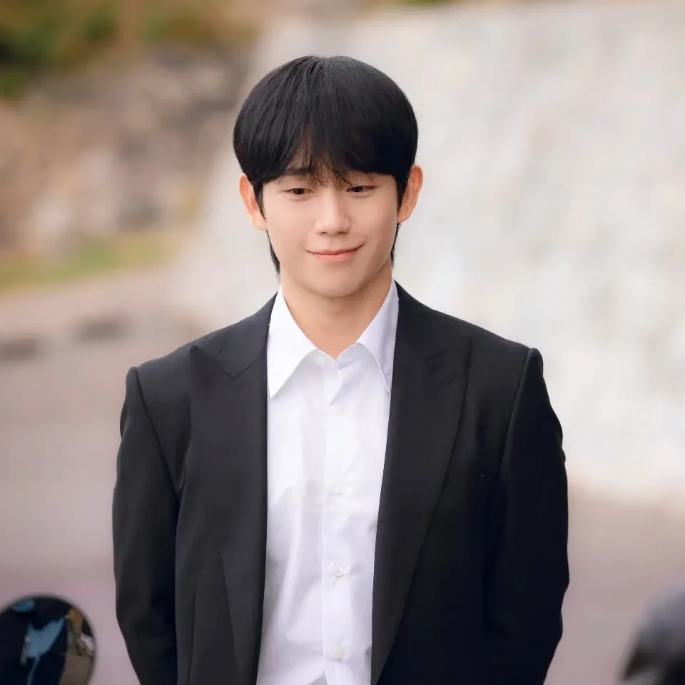 Behind-the-scenes cut of Jung Haein
