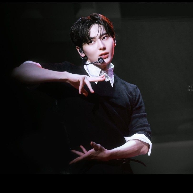 Behind-the-scenes cut of Hwang Minhyun