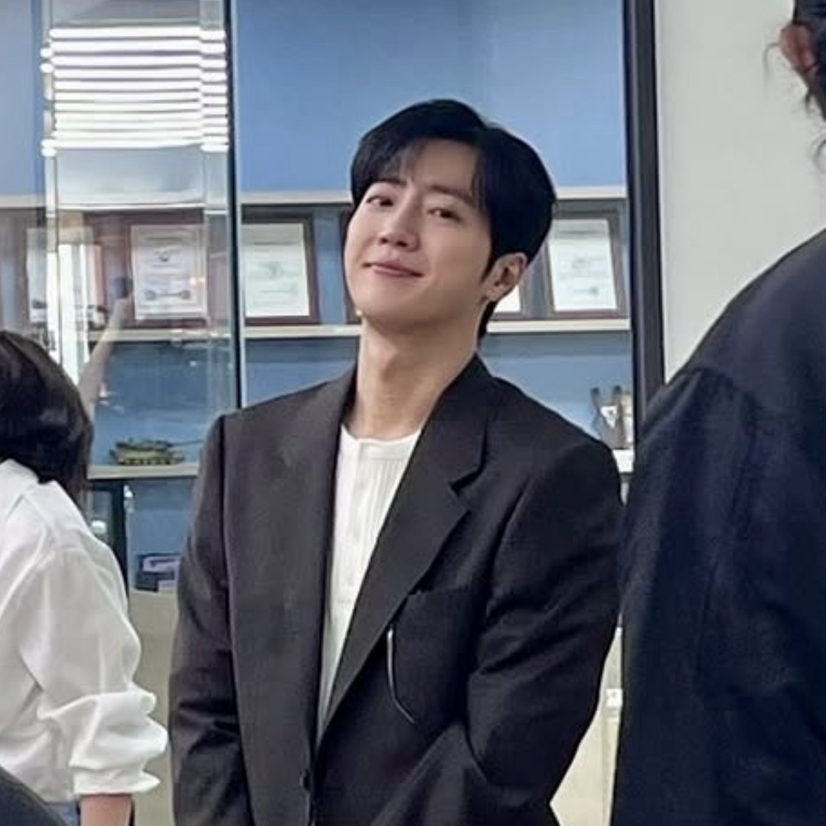 Behind-the-scenes cut of Lee Sangyeob
