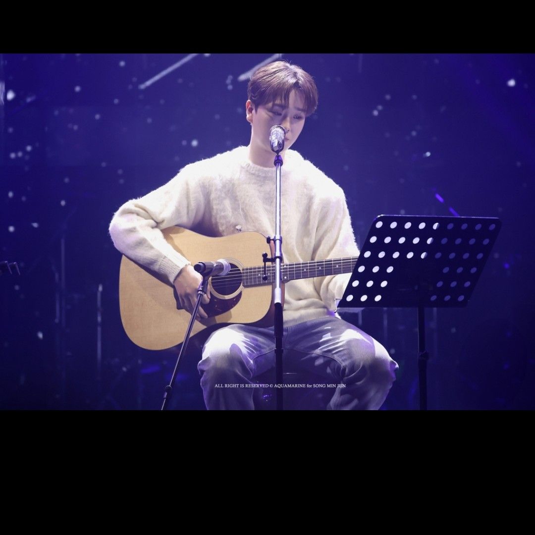 A moment captured by a fan of Song Minjun