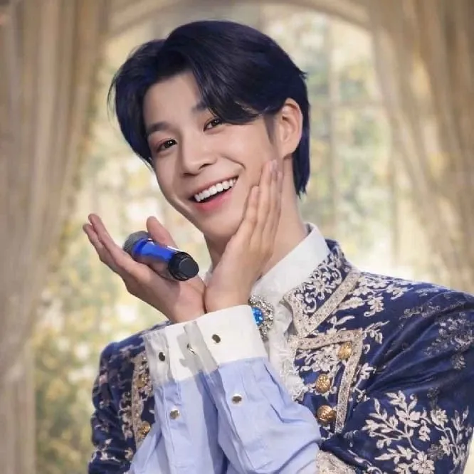 粉丝拍下的郑东元瞬间