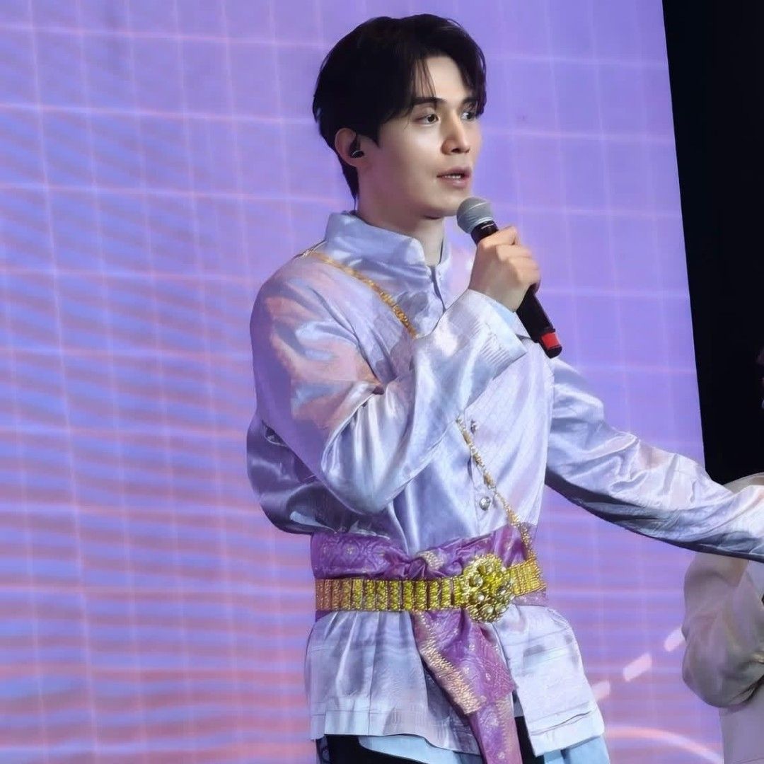 Behind-the-scenes cut of Lee Dongwook