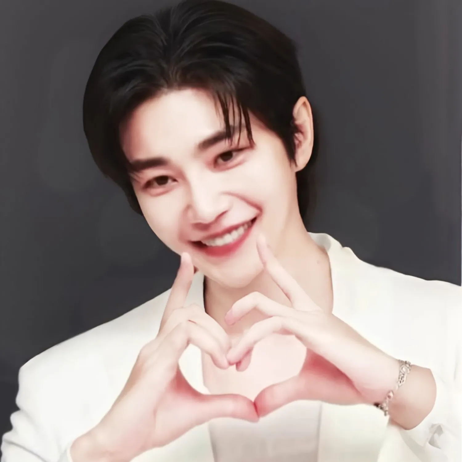 Behind-the-scenes cut of Kim Jaeyoung