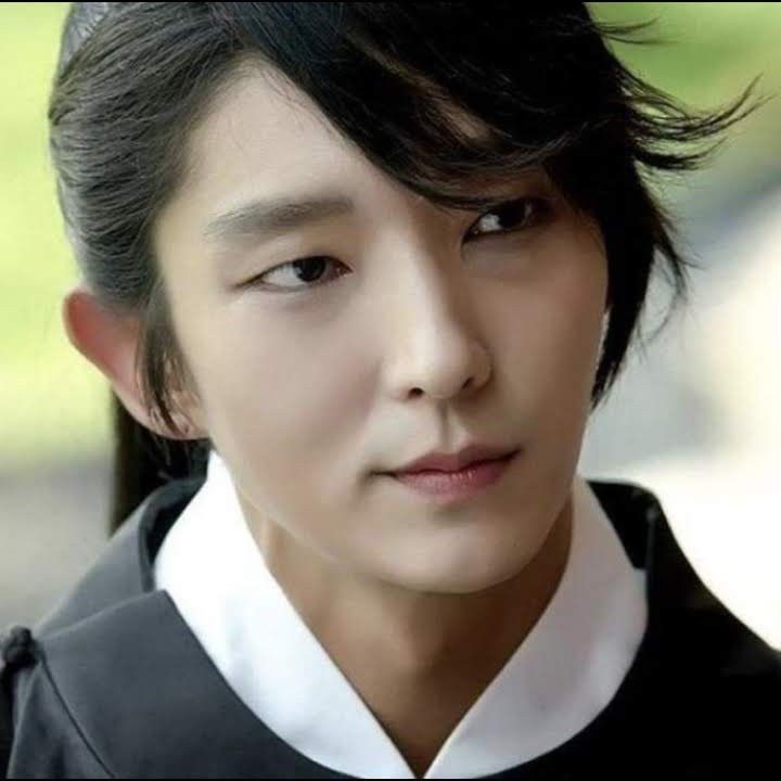 Behind-the-scenes cut of Lee Joongi