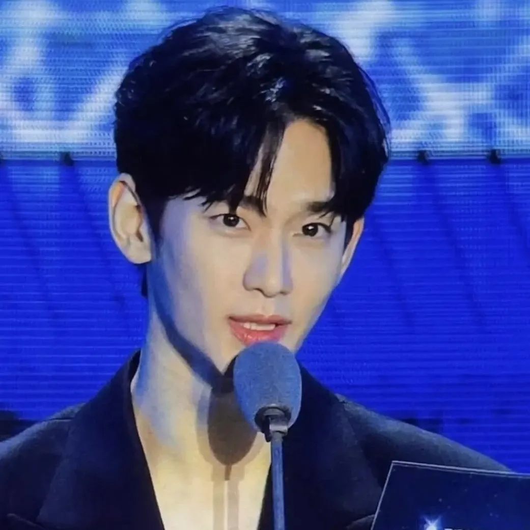 Behind-the-scenes cut of Kim Soohyun