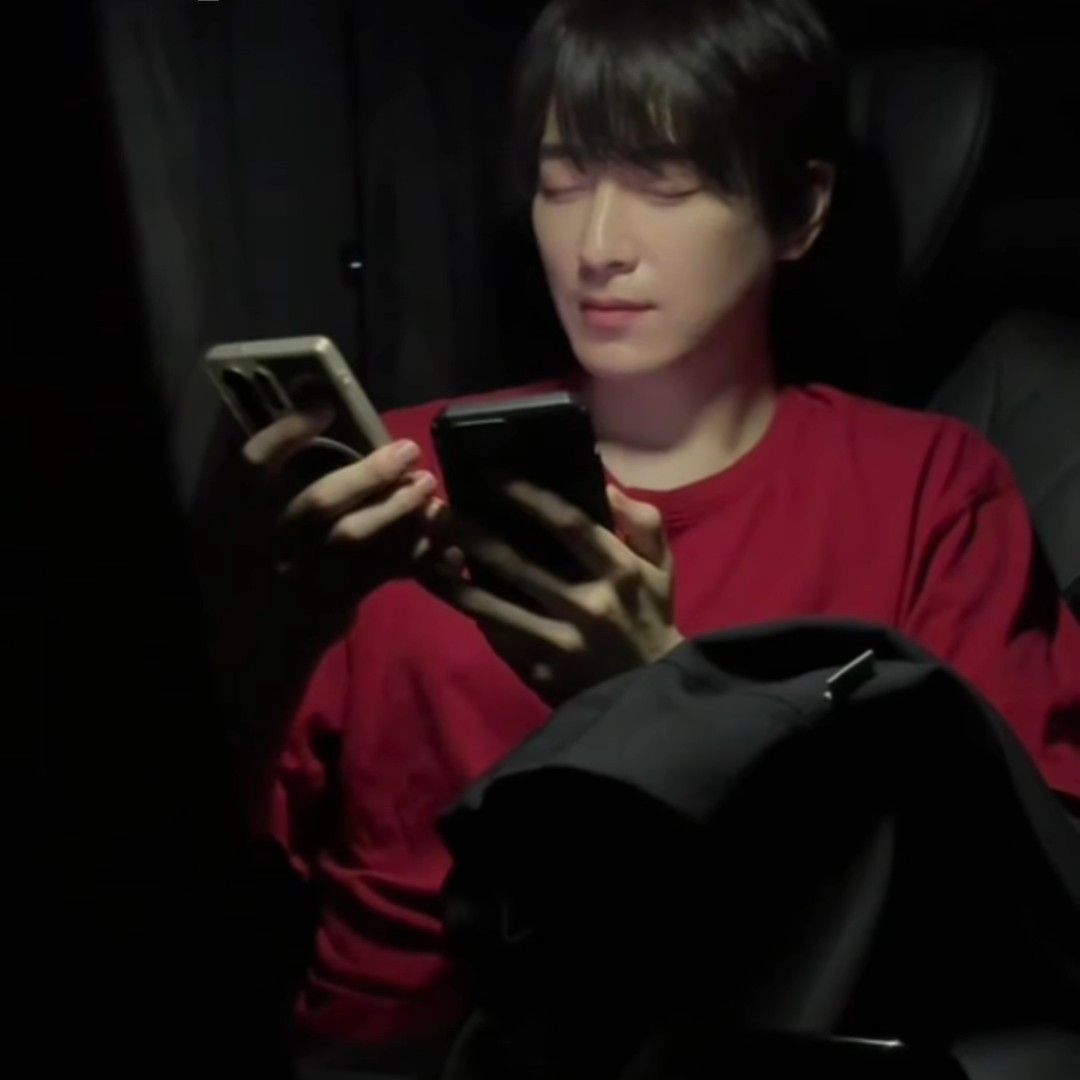 A moment captured by a fan of Lee Joonhyuk