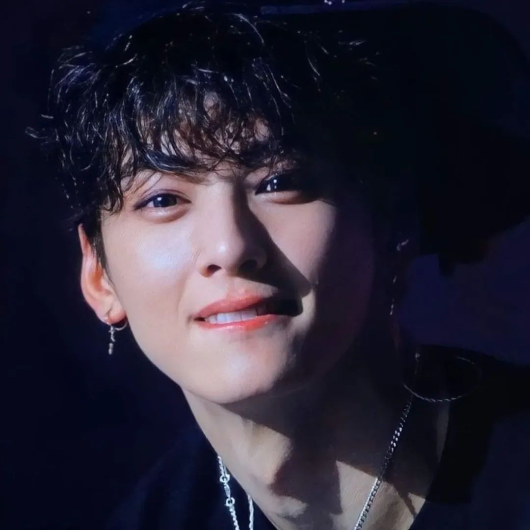 Behind-the-scenes cut of Cha Eunwoo