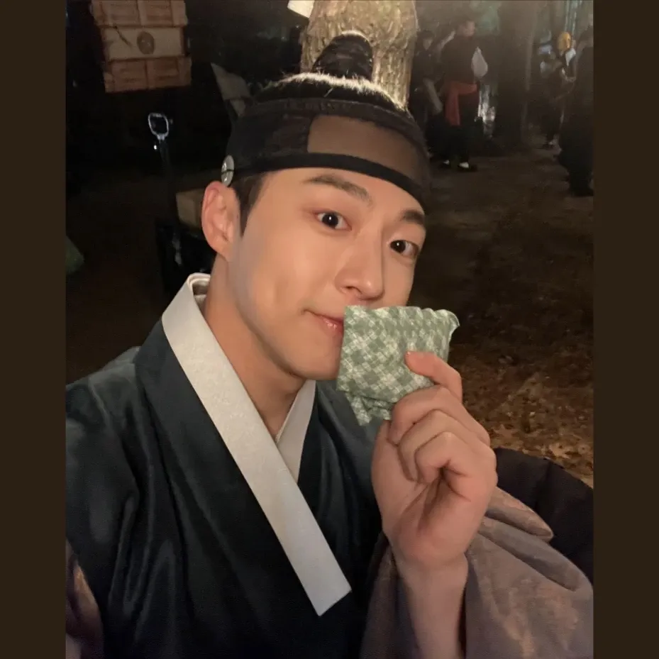 Behind-the-scenes cut of Bae Inhyuk