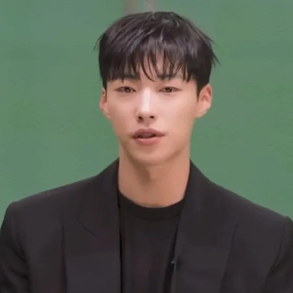 Behind-the-scenes cut of Woo Dohwan