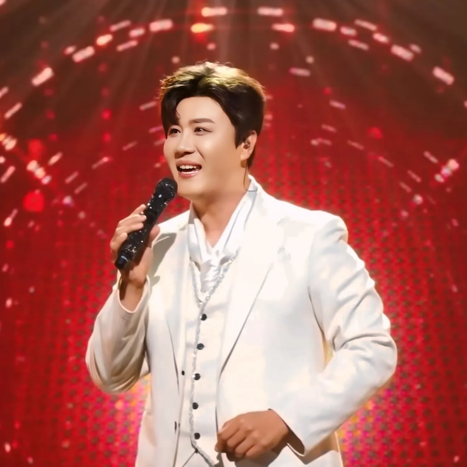 Behind-the-scenes cut of Jin Haesung
