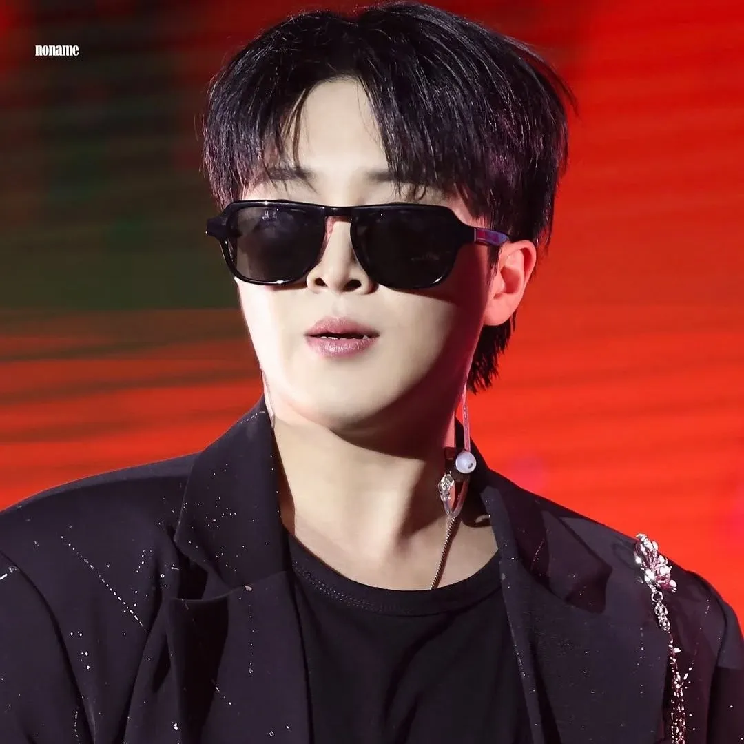 A moment captured by a fan of Hwang Yunsung