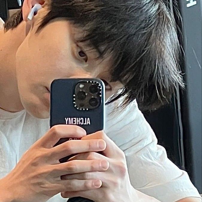 Behind-the-scenes cut of Hwang Minhyun