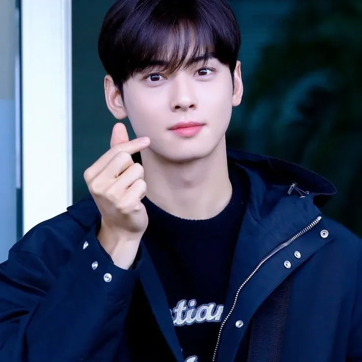 Latest photo of Cha Eunwoo