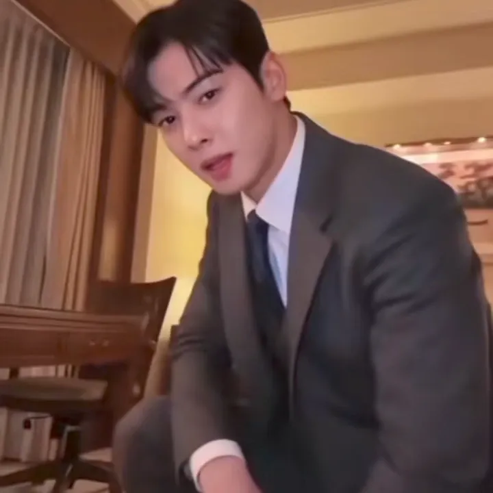 A moment captured by a fan of Cha Eunwoo