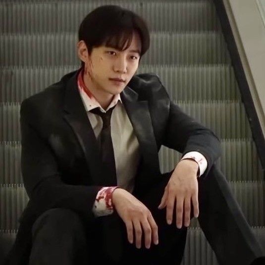 イ・ジュノの最近の活動ショット