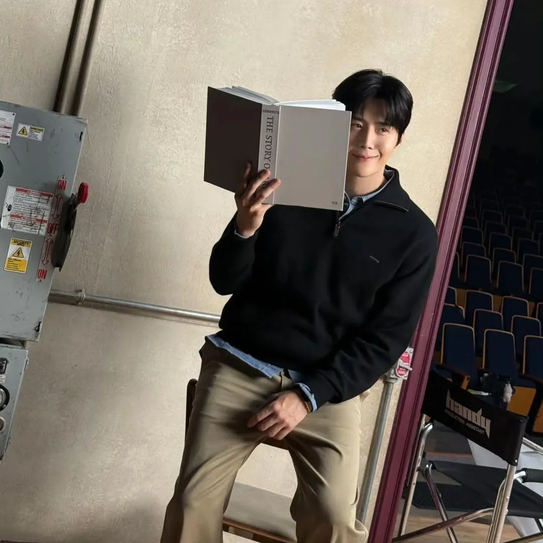 Behind-the-scenes cut of Kim Seonho