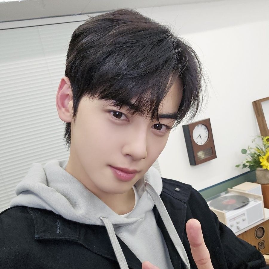 Latest photo of Cha Eunwoo