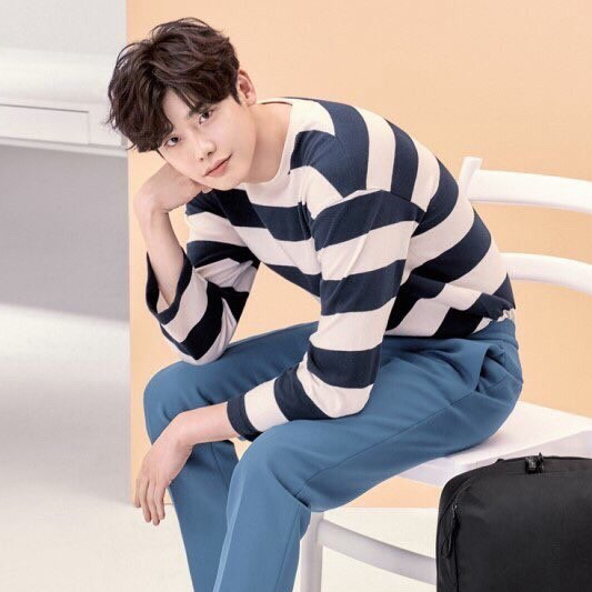 A moment captured by a fan of Lee Jongsuk