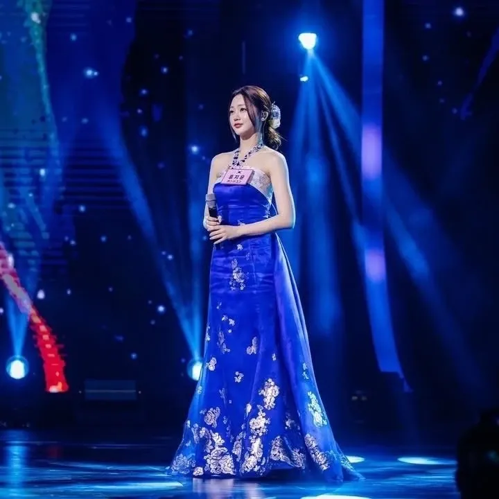 粉丝拍下的洪智允瞬间