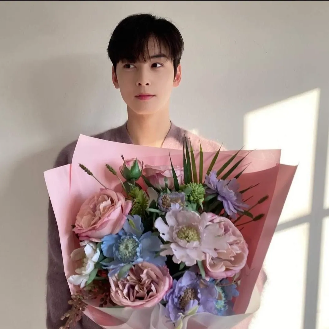 Latest photo of Cha Eunwoo