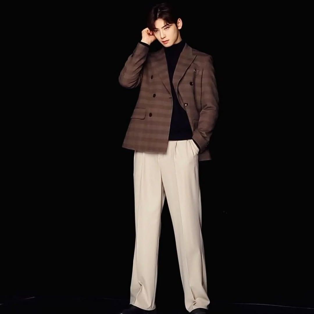 Recent activity shot of Cha Eunwoo