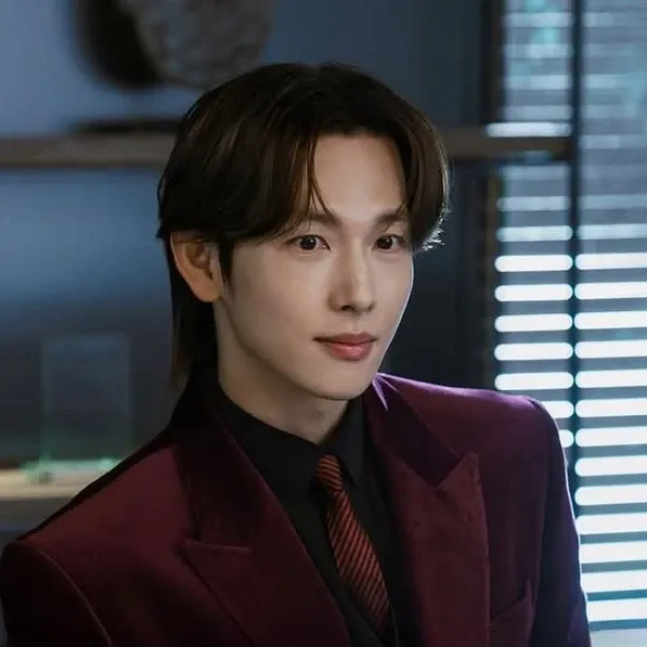 Latest photo of Yim Siwan