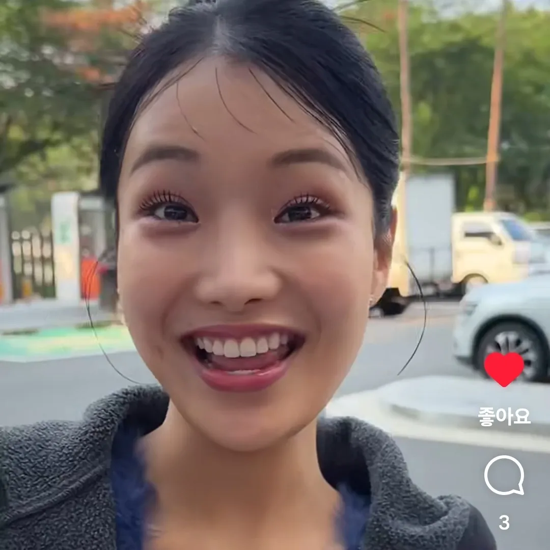 Behind-the-scenes cut of Kim Soyeon (2004)