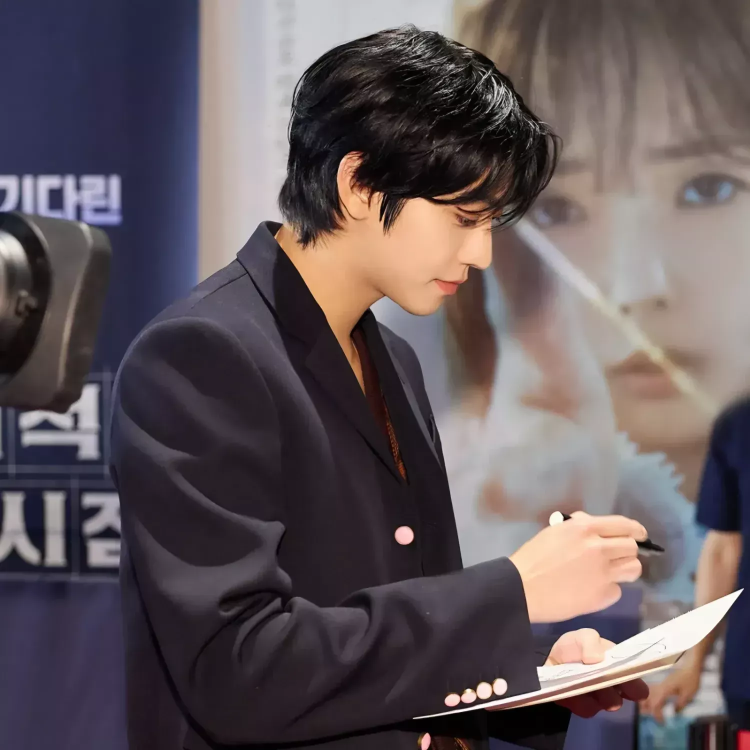 A moment captured by a fan of Ahn Hyoseop
