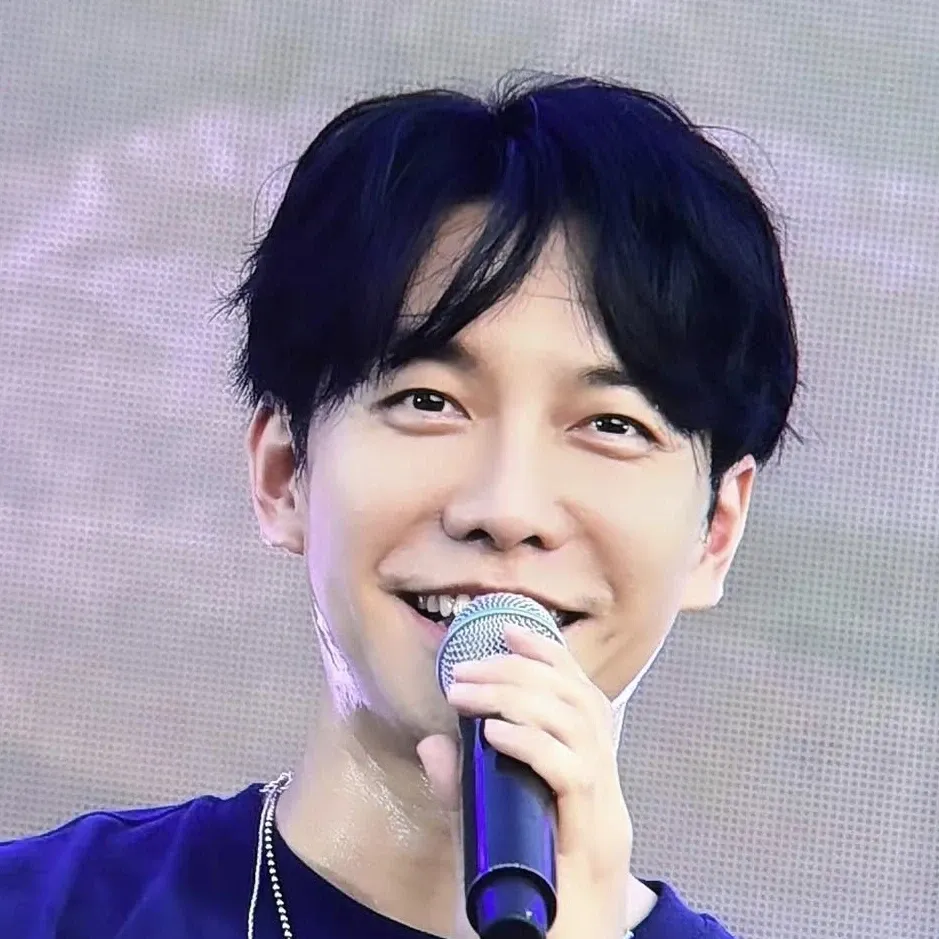 Foto terbaru dari Lee Seunggi