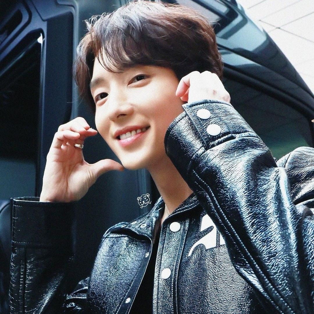 Behind-the-scenes cut of Lee Joongi