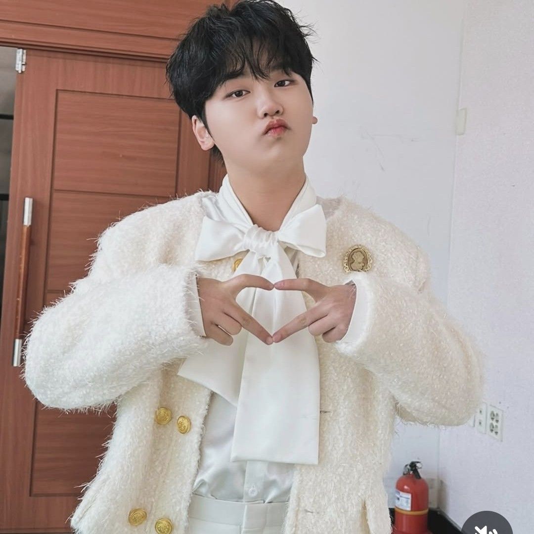 Behind-the-scenes cut of Park Sungon