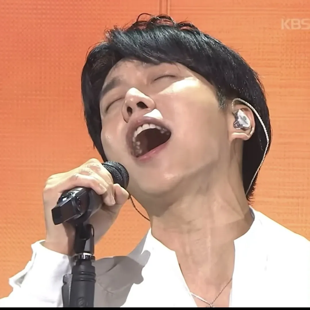 Latest photo of Lee Seunggi
